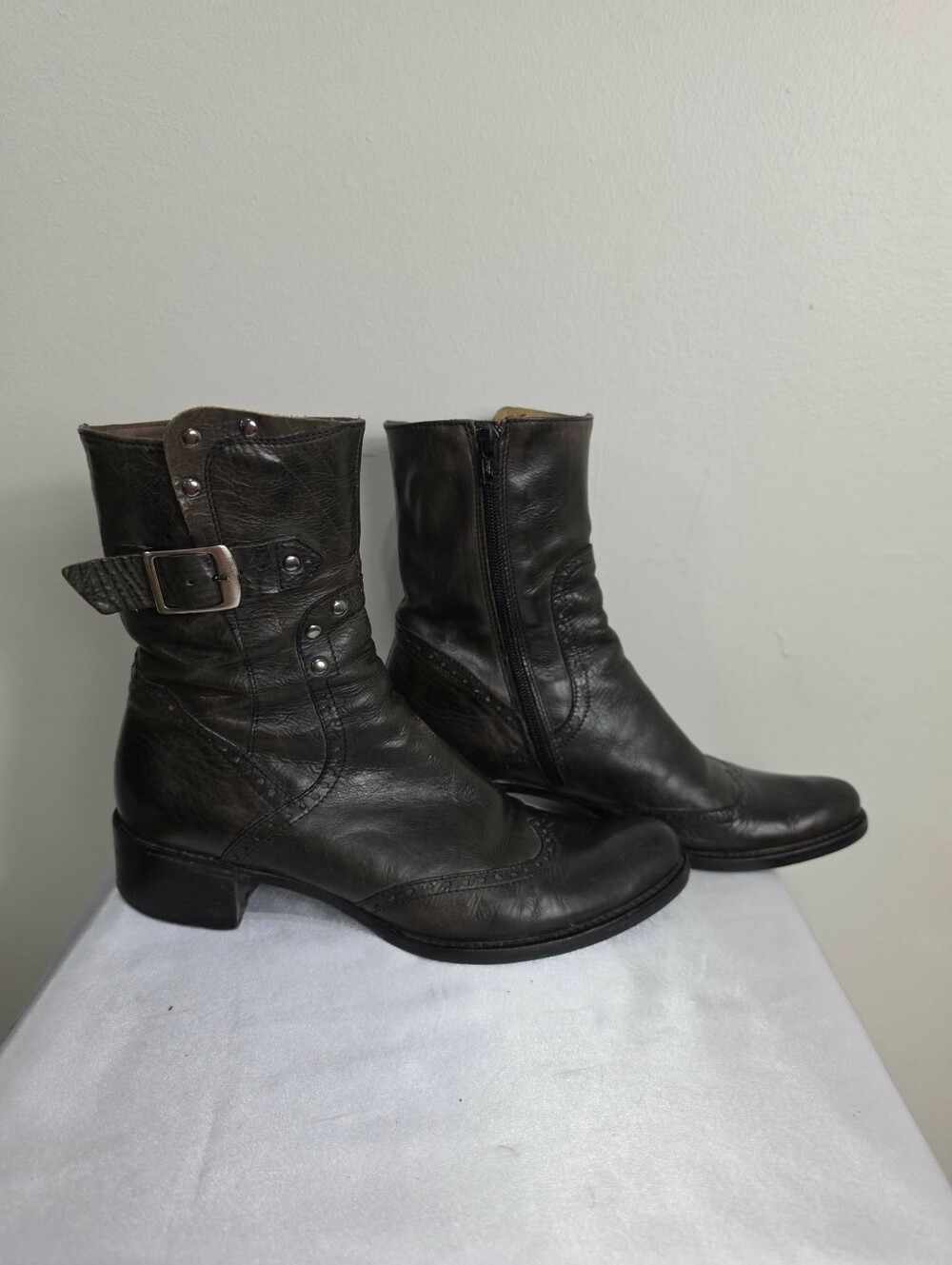 Vero Cuoio Women's Leather Zip Buckles Heeled Ankle Booties
